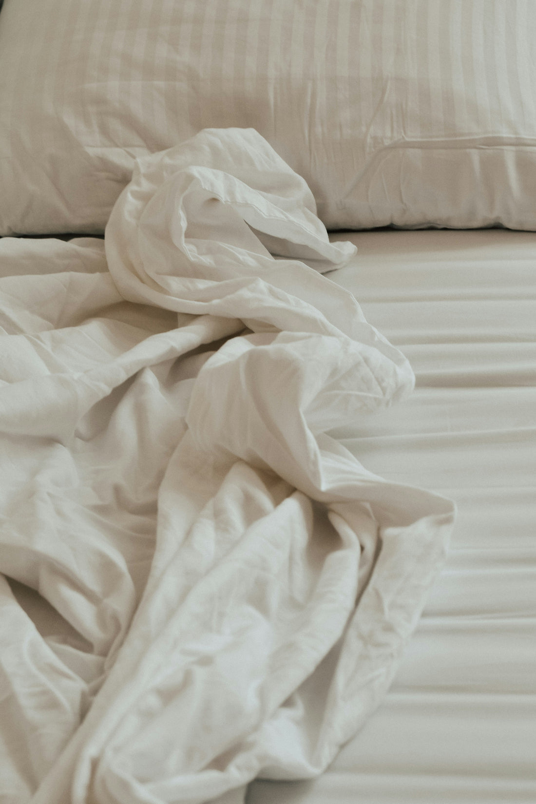The Science of Sleep: Why Breathable Linen Sheets Beat Cotton Every Time