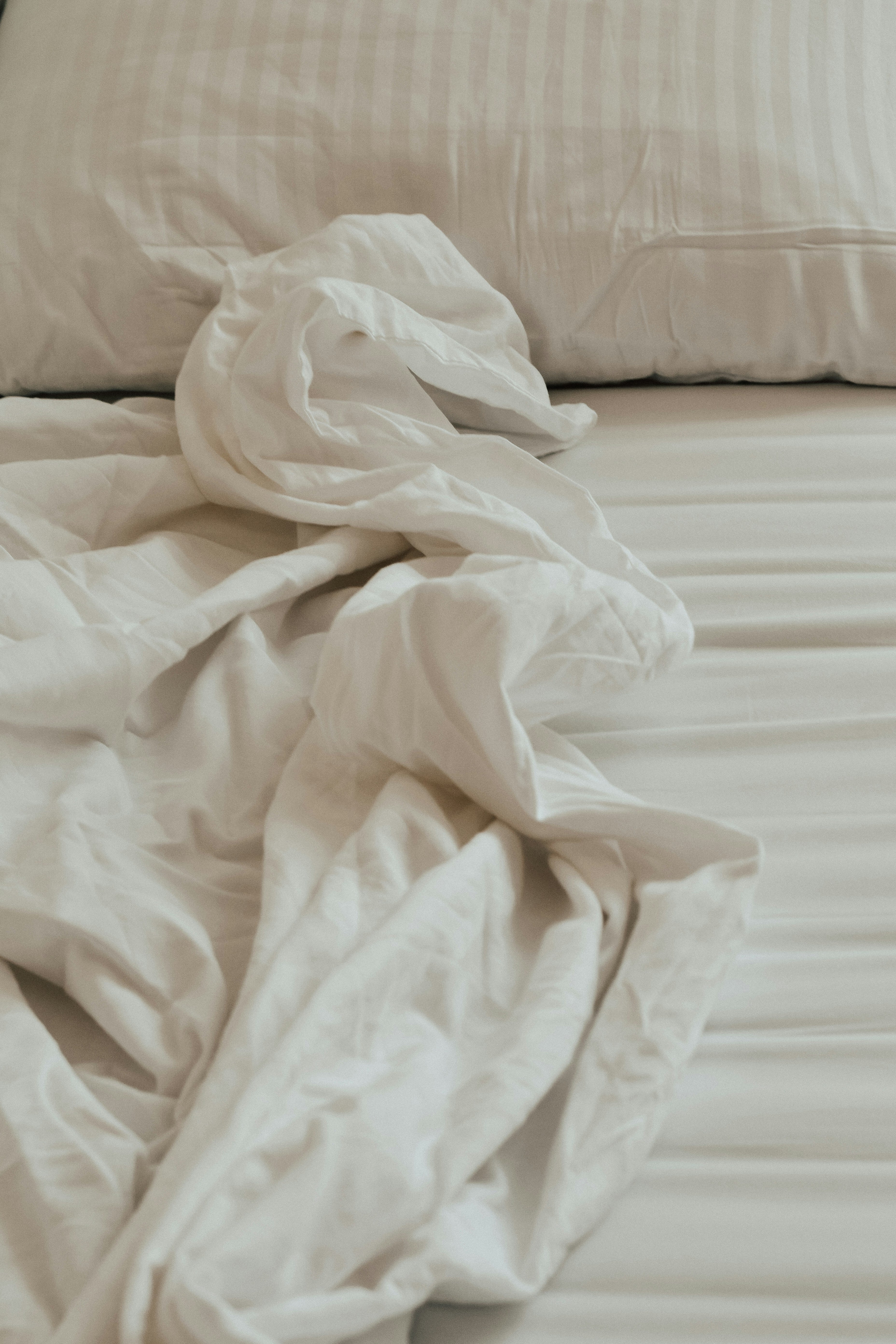 The Science of Sleep: Why Breathable Linen Sheets Beat Cotton Every Time