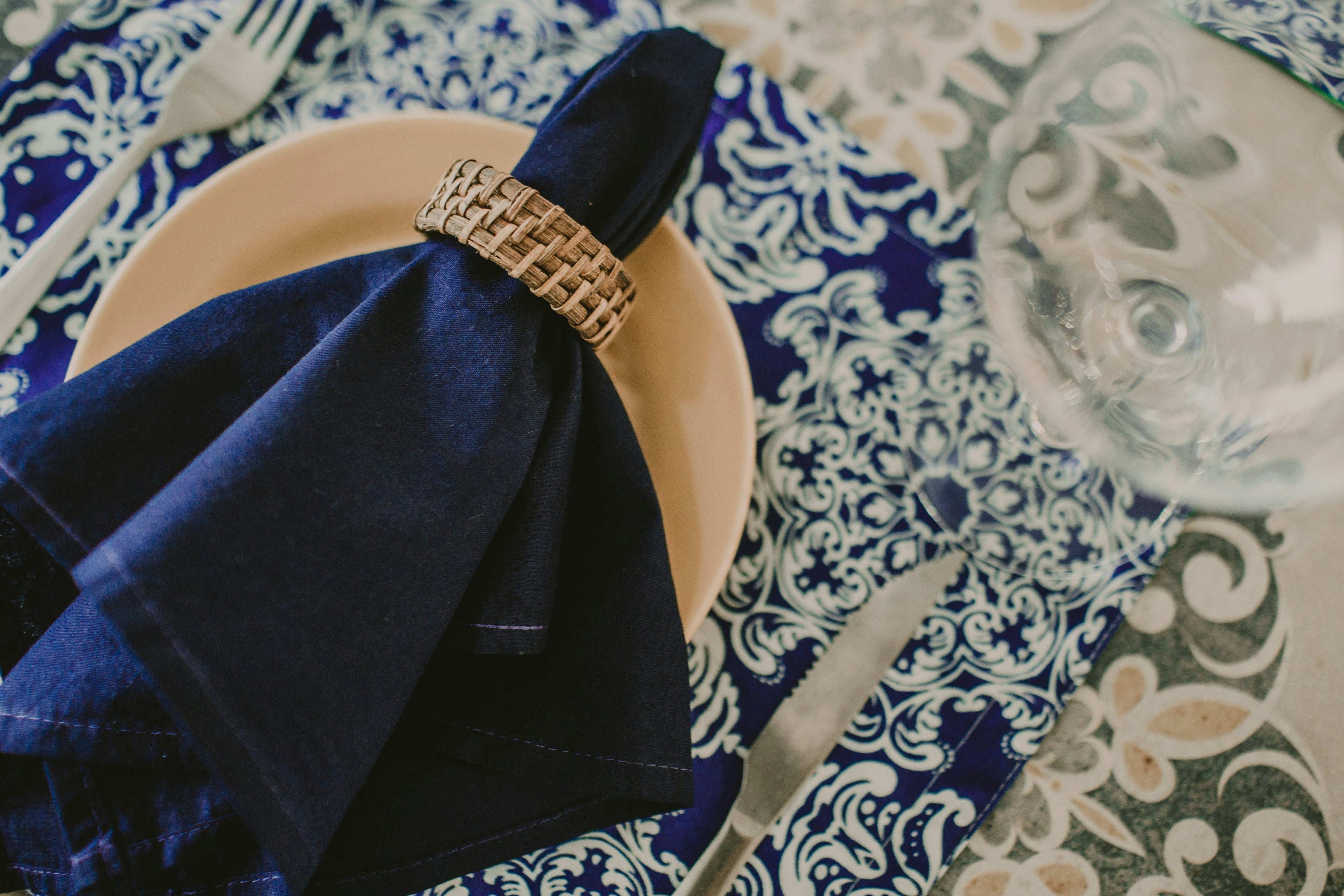 Seasonal Tablescapes: Transitioning Your Dining Table from Spring to Winter with Cloth Napkins