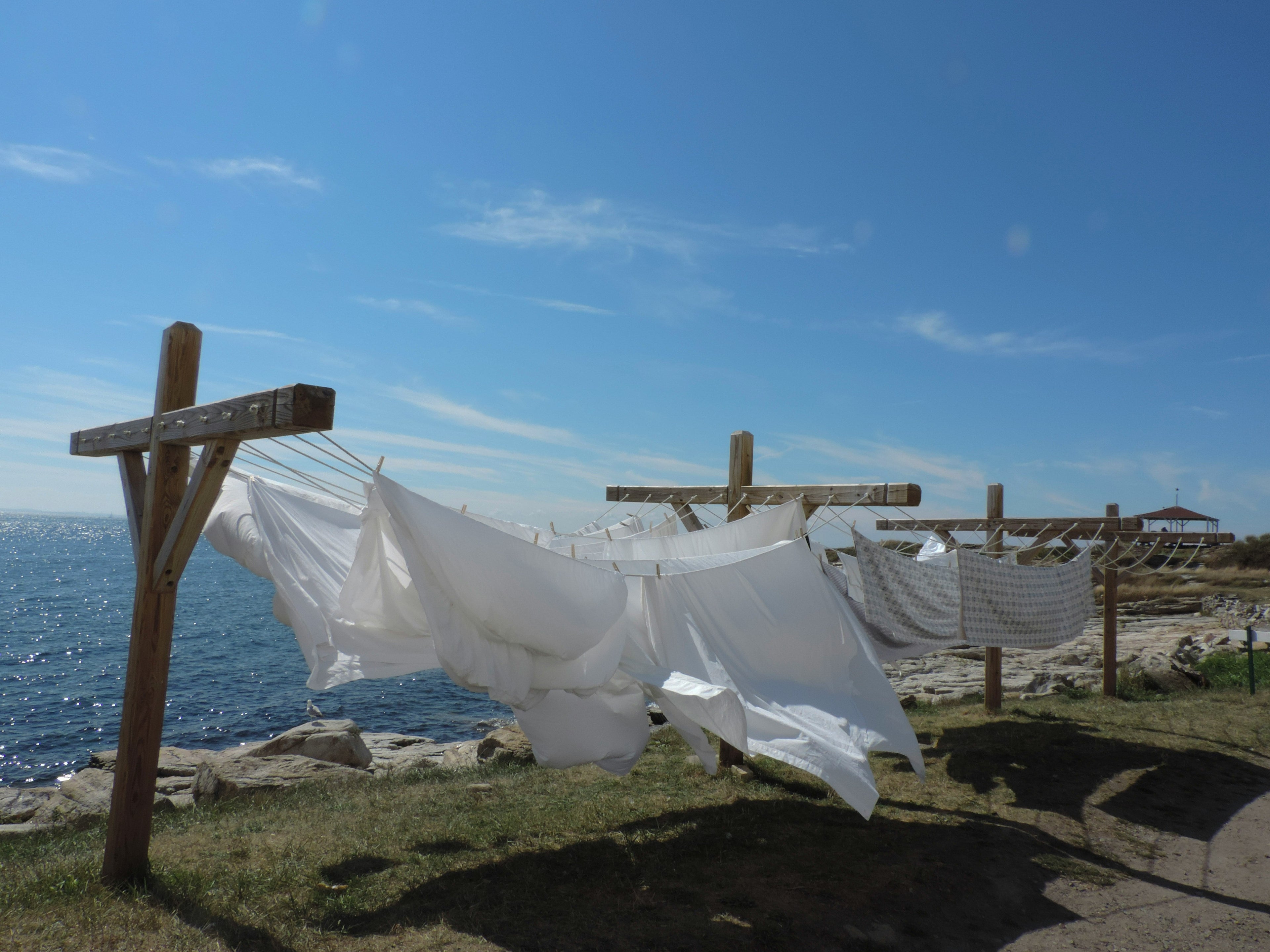 Hot Sleepers Rejoice: How Linen Bedding Keeps You Cool All Summer Long