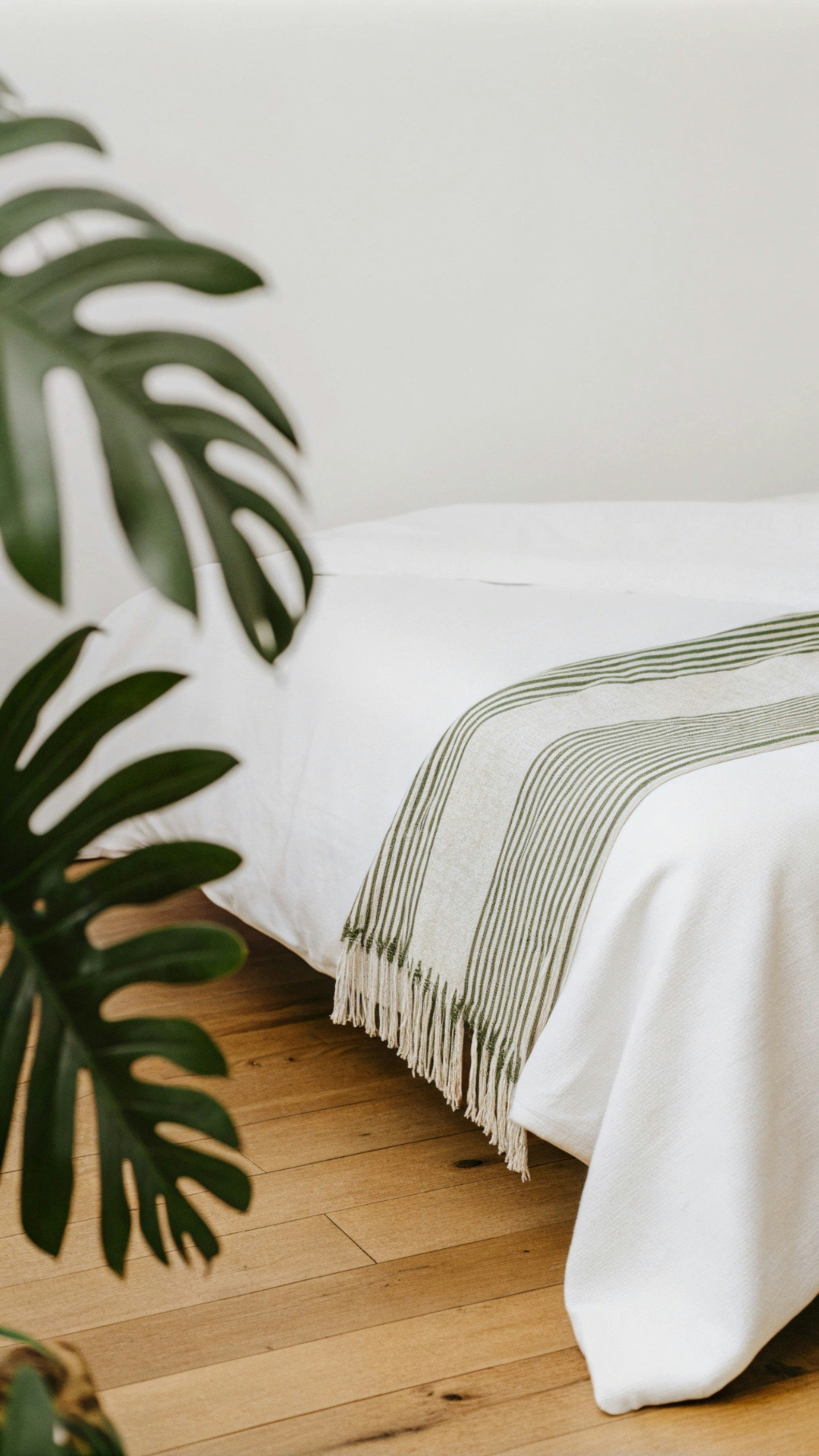 5 Ways to Style Your Bedroom with a Luxury Bed Runner