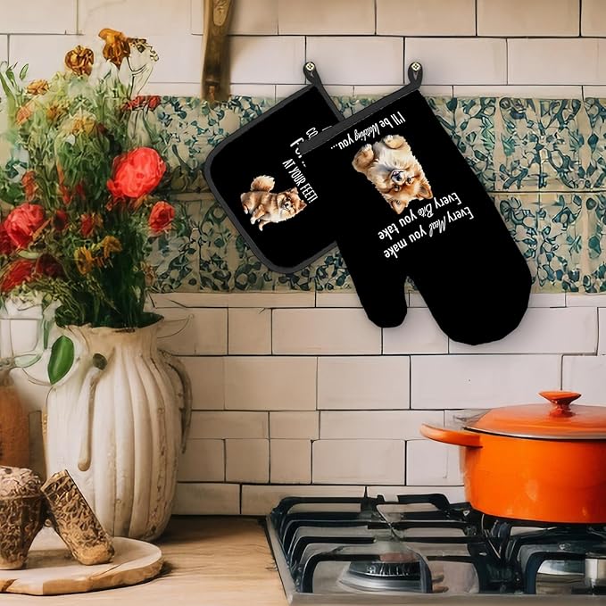 Pomeranian Gifts for Women Dog Oven Mitts and Pot Holders Sets, Pomeranian Dog Decor Kitchen Accessories Sets, Complete Without a PomeranianDog Heat Resistant Oven Glove Potholders for Kitchen