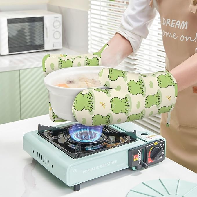 Cute Frog Oven Mitts and Pot Holders Set of 4 Silicone Heat Resistant Oven Mitten Potholders Non Slip Gloves Kitchen Decor for BBQ Cooking Grilling Baking