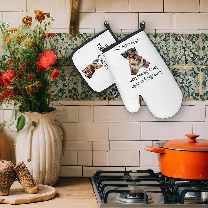 Yorkshire Terrier Gifts Dog Oven Mitts and Pot Holders Sets, Yorkshire Terrier Dog Decor Kitchen Accessories Sets, Complete Without Dogs Heat Resistant Oven Glove Potholders for Kitchen Baking