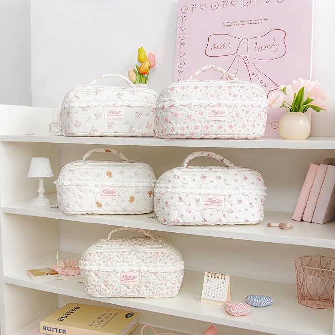 HiTotes Travel Makeup Bag Coquette Floral Cosmetic Bag Quilted Wide Open Lay Flat Toiletry Bag Cute Travel Makeup Pouch