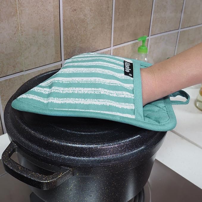 Silicone Pot Holders Set of 3 Heat Resistant & Non Slip Potholders, Professional Oven Hot Pads with Pockets Mitts for Kitchen Cooking Baking Barbecue