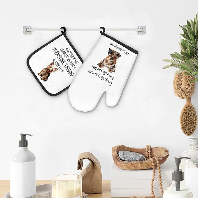Yorkshire Terrier Gifts Dog Oven Mitts and Pot Holders Sets, Yorkshire Terrier Dog Decor Kitchen Accessories Sets, Complete Without Dogs Heat Resistant Oven Glove Potholders for Kitchen Baking