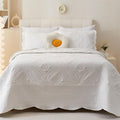 Cmfshape Oversize King Bedspread 114"x102",3 Pieces California King Size Quilt,Lightweight White Quilt Set for All Season,Modern Coin Pattern Bedding Set(1 Quilt,2 Pillowshams)