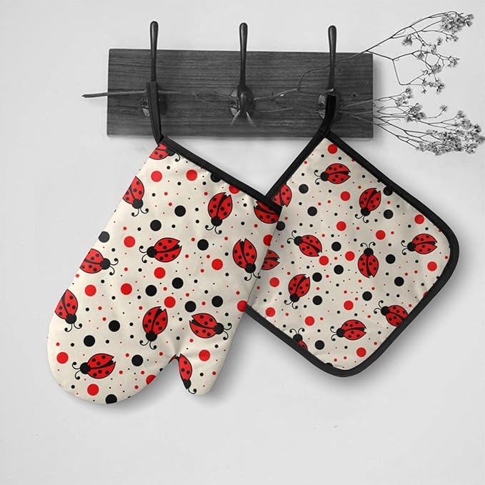 Ladybugs Oven Mitts and Pot Holders Insulated Gloves & Kitchen Counter Safe Mats for Cooking BBQ Baking Grilling (2-Piece Set)