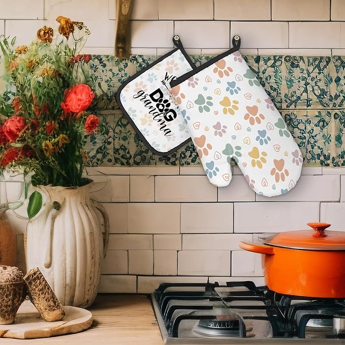 Dog Grandma Gifts Oven Mitts and Pot Holders Sets, Gifts for Dog Grandma, Dog Paw Kitchen Decor Accessories Sets, World’s Best Dog Grandma Heat Resistant Oven Glove Potholders for Kitchen