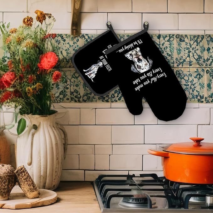 Dalmatian Gifts Dog Oven Mitts and Pot Holders Sets, Dalmatian Dog Decor Kitchen Accessories Sets, Complete Without a DalmatianDog Heat Resistant Oven Glove Potholders for Kitchen Baking