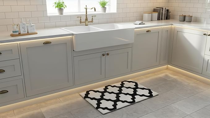 C23 Luxury Trellis Bath Rug Set of 2 (White & Grey) 20"x32" & 16"x24" | 2200 GSM Ultra-Thick High-Density Plush | Decorative Non-Slip Bathroom Mats | Hotel Quality, Machine Washable