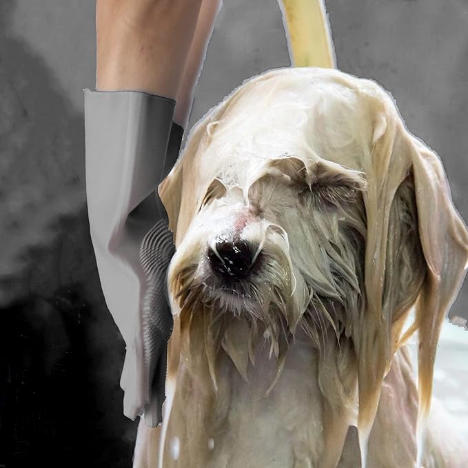 Yintoper Pet Grooming Gloves, Dog Bathing Gloves with High-Density Teeth, Heat Resistant Silicone Cat Hair Remover with Enhanced Five Finger Design, Bathing and Massaging for Dogs and Cats (Grey)