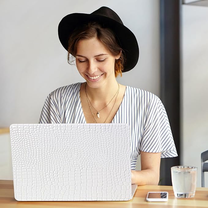 BYCeKe for MacBook Air 15 inch Case 2023 2024 2025 M4 A3241 M3 A3114 M2 A2941 Crocodile Case,Sturdy Protective Alligator Glossy Leather Classic Business Hard Shell&Keyboard Cover for Mac Air15,White