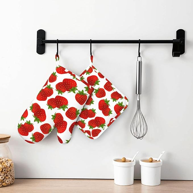 Silicone Oven Mitts and Pot Holders Sets, Home Cute Strawberry Heat Resistant BBQ Gloves for Kitchen Baking Cooking Grilling Microwave