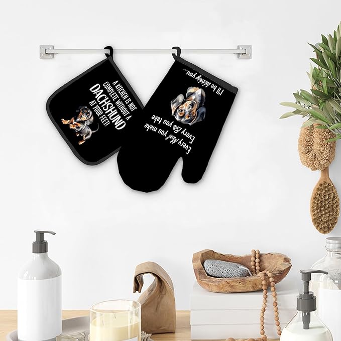 Dachshund Gifts Dog Oven Mitts and Pot Holders Sets, Weiner Dog Gifts Kitchen Accessories Sets, Complete Without a Dachshund Dog Black Heat Resistant Oven Glove Potholder for Kitchen Baking