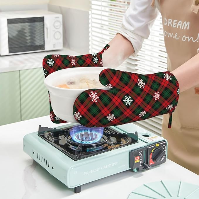 Red Green Plaids Oven Mitts and Pot Holders Set, 4pcs Retro Christmas Plaid Silicone Oven Glove for Kitchen Heat Resistant Oven Mitts and Potholders Non-Slip for Cooking