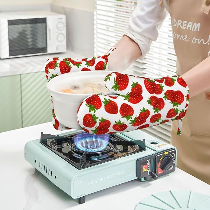 Cute Strawberry Oven Mitts and Pot Holders Sets Silicone Strawberries Kitchen Mitts Strawberry Potholders Heat Resistant 4Pcs Oven Gloves Hot Pads for Kitchen Baking Cooking BBQ Grilling