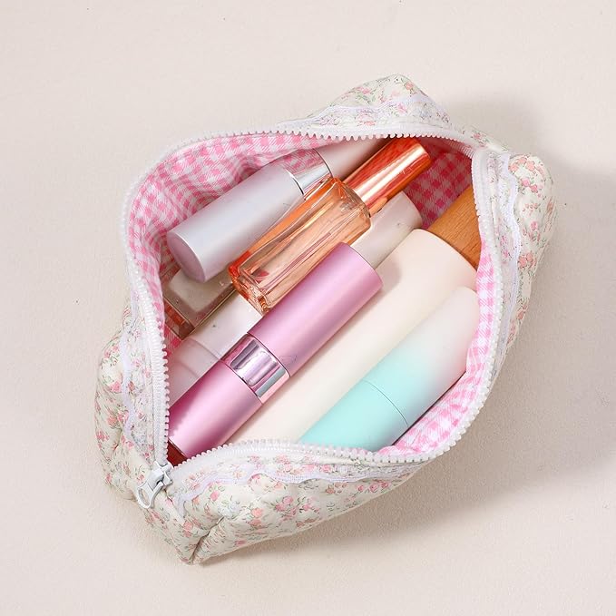 GEEHUA Quilted Makeup Bag, Floral Large Cute Cosmetic Pouch, Coquette Aesthetic Pink Makeup Pouch Cotton Puffy Travel Toiletry Storage Bag Portable Zipper Organizer (Light Pink)