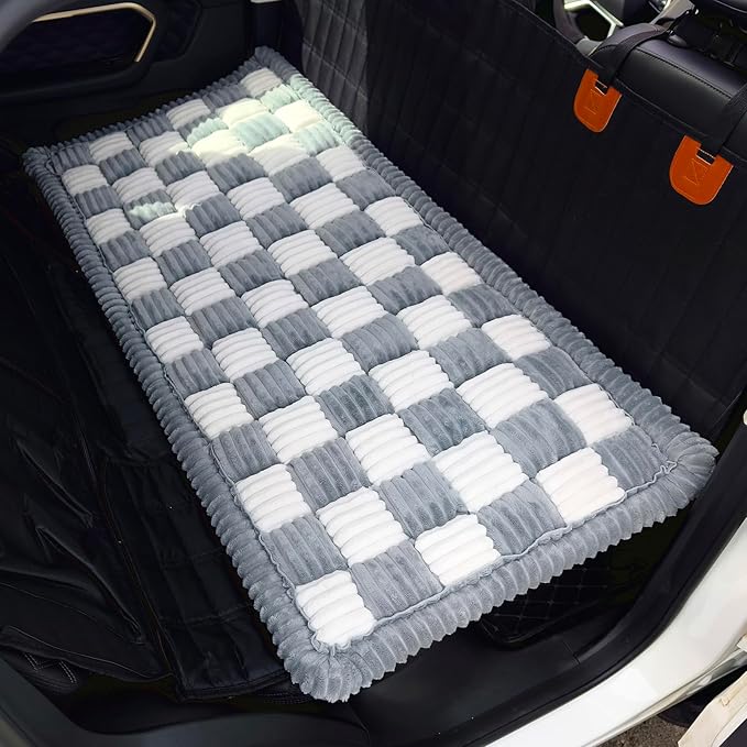 AEEISHOMEREFORM Dog Bed for Car Backseat, Non-Slip Pet Mat Furry Back Seat Blanket for Dogs, Washable Seat Cover for Backseat Extenders (Grey&White, 24.8x54 inch)