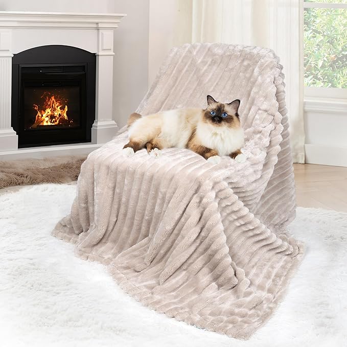 ZAKAPAWS Waterproof Dog Blanket, Soft Fleece Blanket for Couch Protector, Reversible Pet Blankets Furniture Protector Cover for Small Medium Large Dogs Cats (Line, 30"x40")