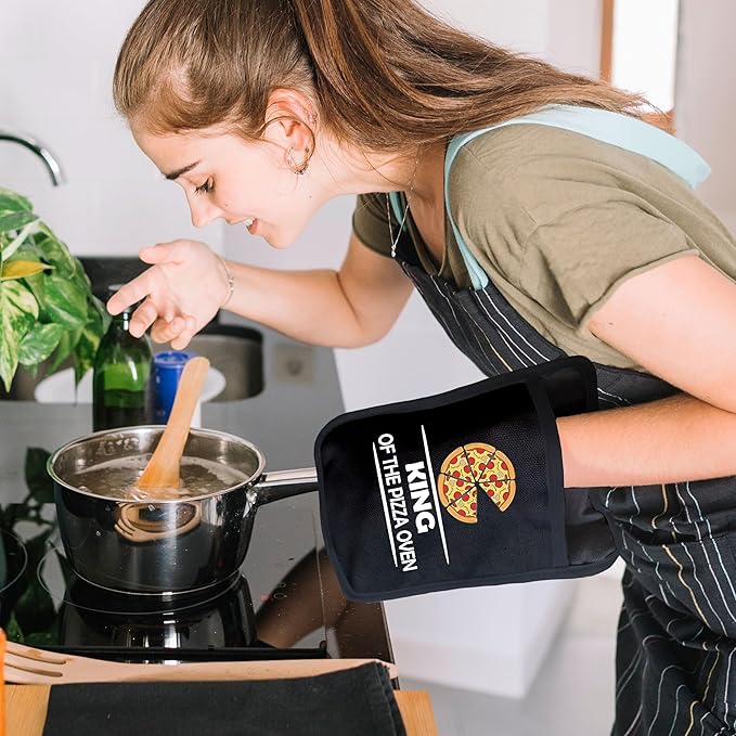 Funny Oven Mitts Set, Funny Pizza Themed Gifts for Lovers, King of The Pizza Heat Resistant Kitchen Oven Gloves for Baking and Cooking,Pot Holders