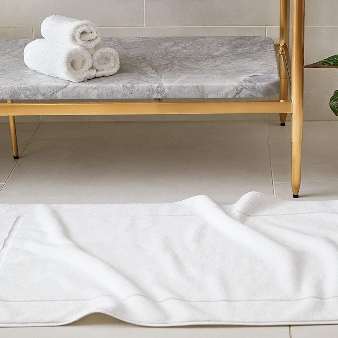 H by Frette Simple Border Bath Mat - Luxury All-White Bath Mat/Light, Soft Feel / 100% Cotton