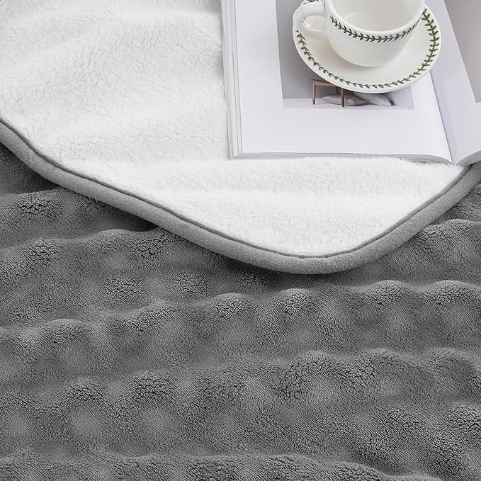 Yaning Waterproof Blanket for Bed Couch Sofa Car, Soft Leakproof Dog Blanket with 3D Bubble Pattern, Reversible Water Proof Pet Blankets for Dogs Cats Puppies (30"x40", Grey)