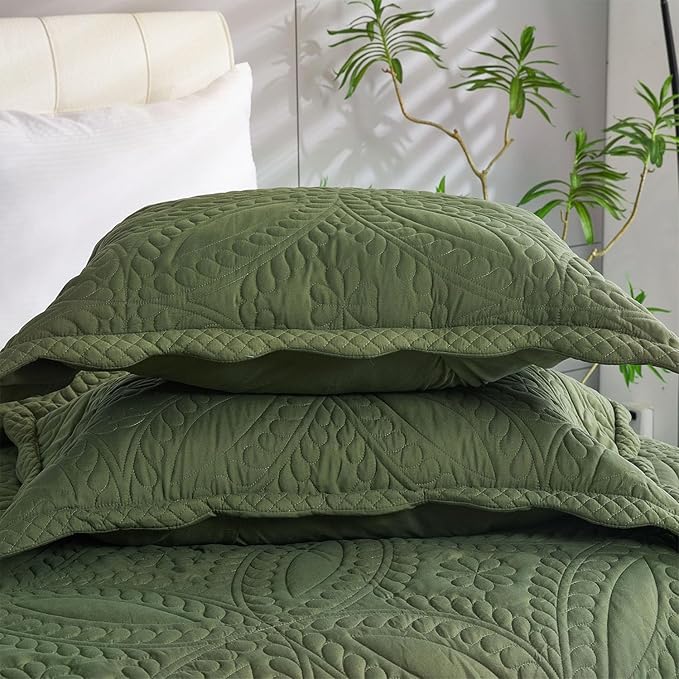 Cmfshape Oversize King Bedspread 114"x102",3 Pieces California King Size Quilt,Lightweight Olive Green Quilt Set for All Season,Modern Coin Pattern Bedding Set(1 Quilt,2 Pillowshams)