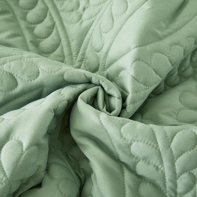Cmfshape Oversize King Bedspread 128"x120",3 Piece California King Quilt,Lightweight Green Quilt Set for All Season,Modern Coin Pattern Bedding Set