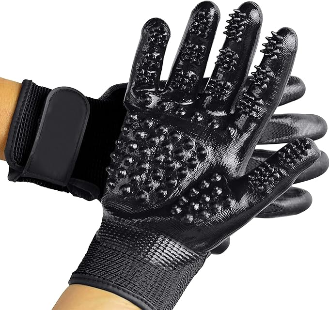 Lumova Pet Grooming Glove – Patented Rubber-Massage Shedding Bath & Hair Remover for Dogs, Cats & Livestock – Lightweight, Flexible, Secure Fit (Black)