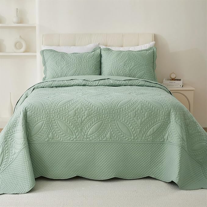 Cmfshape Oversize King Bedspread 128"x120",3 Piece California King Quilt,Lightweight Green Quilt Set for All Season,Modern Coin Pattern Bedding Set