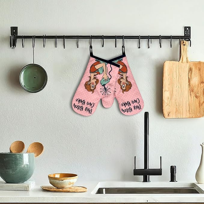 2 Pack Funny Baking Oven Mitts, This Bitch Can Bake, Retro Housewife Heat Resistant Mitts, Humorous Baking Gifts for Mom Wife, Sweet Housewarming Gifts for Women Hostess Sister Bake Lover