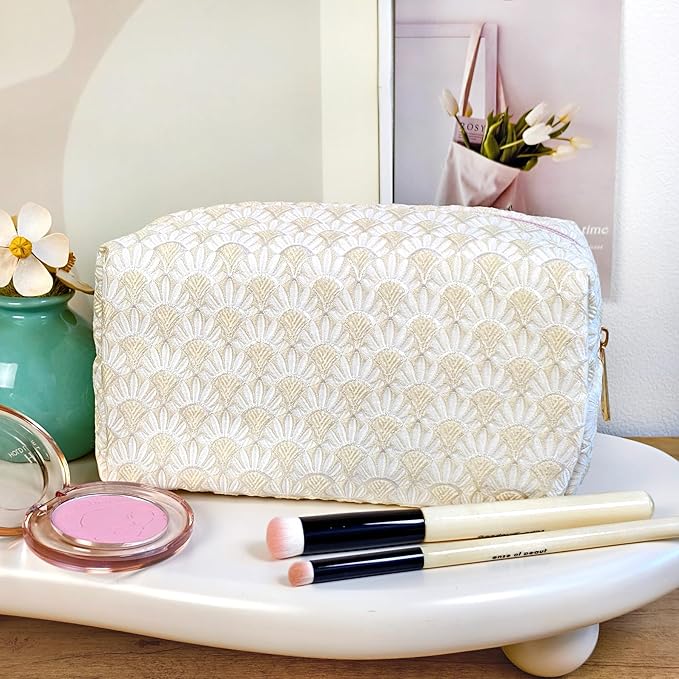 STARDW Aesthetic Floral Makeup Bag with Wrist Strap, Small Cute Cosmetic Pouch for Women with Zipper and Canvas Lining