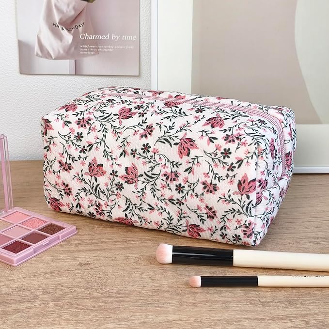 STARDW Cute Quilted Floral Makeup Bag for Women, Large Capacity Travel Toiletry Bag with Zipper and Canvas Lining