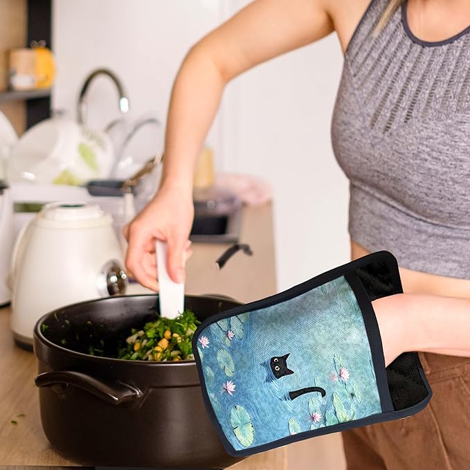 Black Cat in Water Lily Pond Pot Holders with Pockets, Cat Kitchen Decor, Mystical Black Kitten Kitty Oven Pot Holders Heat Resistant Oven Mitts Hot Pads for Kitchen Baking Cooking