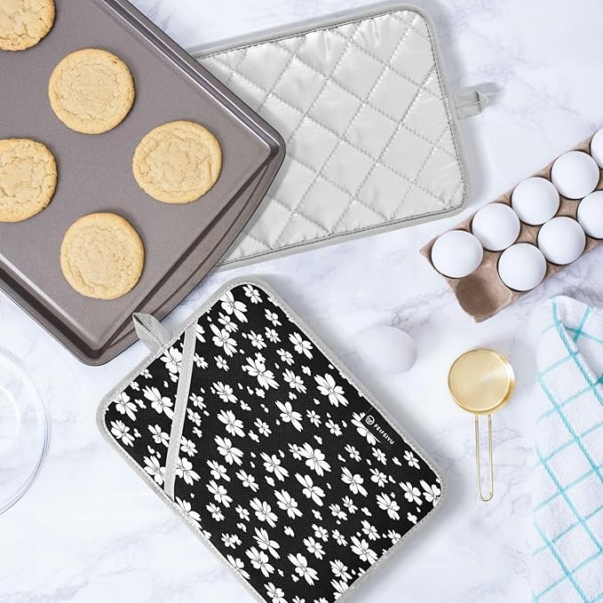 Pot Holders Set of 2 White Floral Hot Pads for Kitchen Heat Resistant Potholders Sets for Kitchen and Baking 7x9.8in