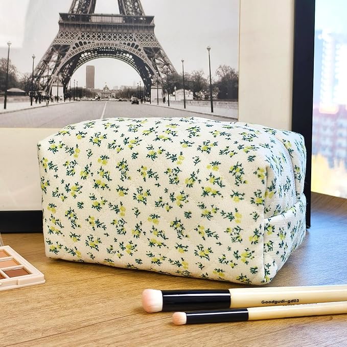STARDW Cute Quilted Floral Makeup Bag for Women, Large Capacity Travel Toiletry Bag with Zipper and Canvas Lining