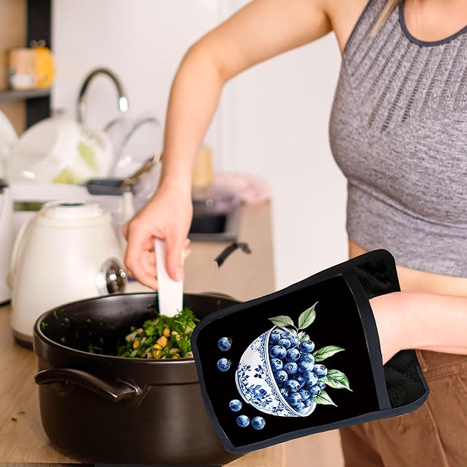 Chinoiserie Blueberry Cake Pot Holders with Pockets, Blue and White Grandmillennial Blueberry Fruit Oven Pot Holders Heat Resistant Oven Mitts Hot Pads for Kitchen Baking Cooking