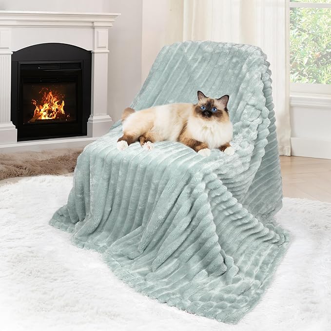 ZAKAPAWS Waterproof Dog Blanket, Soft Fleece Blanket for Couch Protector, Reversible Pet Blankets Furniture Protector Cover for Small Medium Large Dogs Cats (Green, 50"x60")