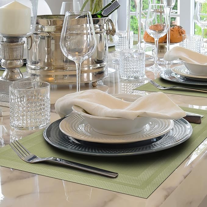 Winknowl Placemats Set of 8，Heat Resistant Woven Vinyl Washable PVC Place Mats，Non-Slip Stain Resistant Indoor/Outdoor Table Mats for Dining Table (Green)