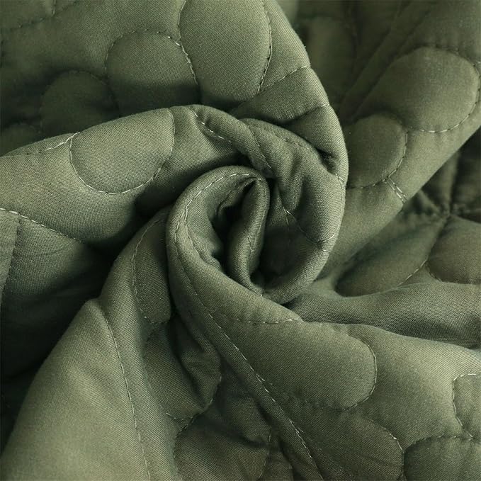 Cmfshape Oversize King Bedspread 114"x102",3 Pieces California King Size Quilt,Lightweight Olive Green Quilt Set for All Season,Modern Coin Pattern Bedding Set(1 Quilt,2 Pillowshams)