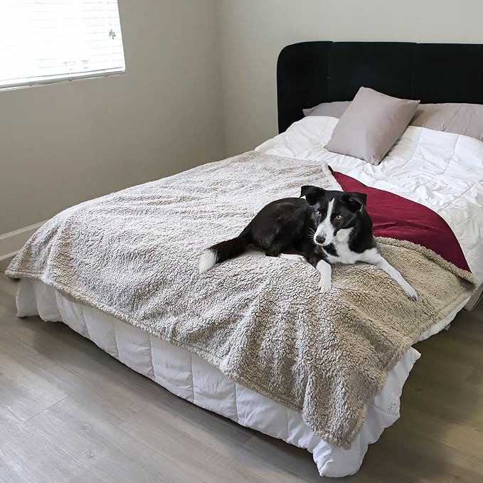 Kritter Planet Waterproof Pet Blanket for Bed, Reversible Sherpa Fleece Protector Couch Cover for Pets, Liquid Proof Furniture Protector for Medium Large Dogs