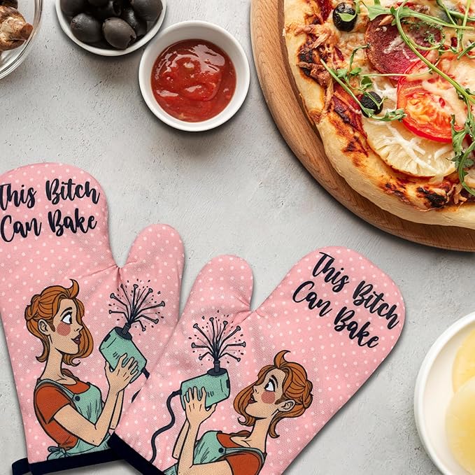 2 Pack Funny Baking Oven Mitts, This Bitch Can Bake, Retro Housewife Heat Resistant Mitts, Humorous Baking Gifts for Mom Wife, Sweet Housewarming Gifts for Women Hostess Sister Bake Lover