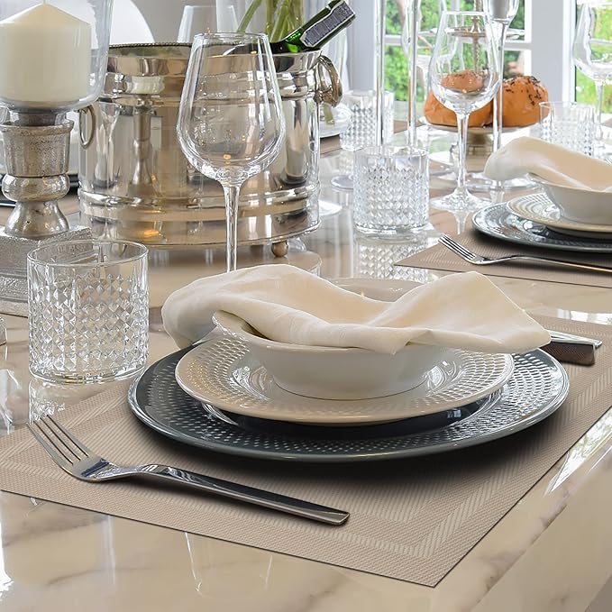 Winknowl Placemats Set of 4，Heat Resistant Woven Vinyl Washable PVC Place Mats，Non-Slip Stain Resistant Indoor/Outdoor Table Mats for Dining Table (Gold)