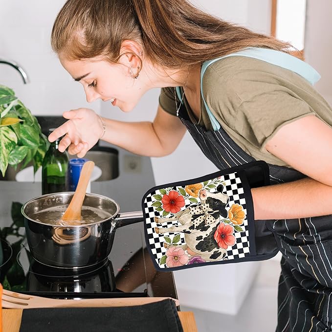 Trendy Floral Cow Pot Holders for Kitchen, Gifts for Cow Lovers Women, Rustic Farm Animal Checkerboard Heat Resistant Hot Pads and Oven Mitts for Baking Cooking