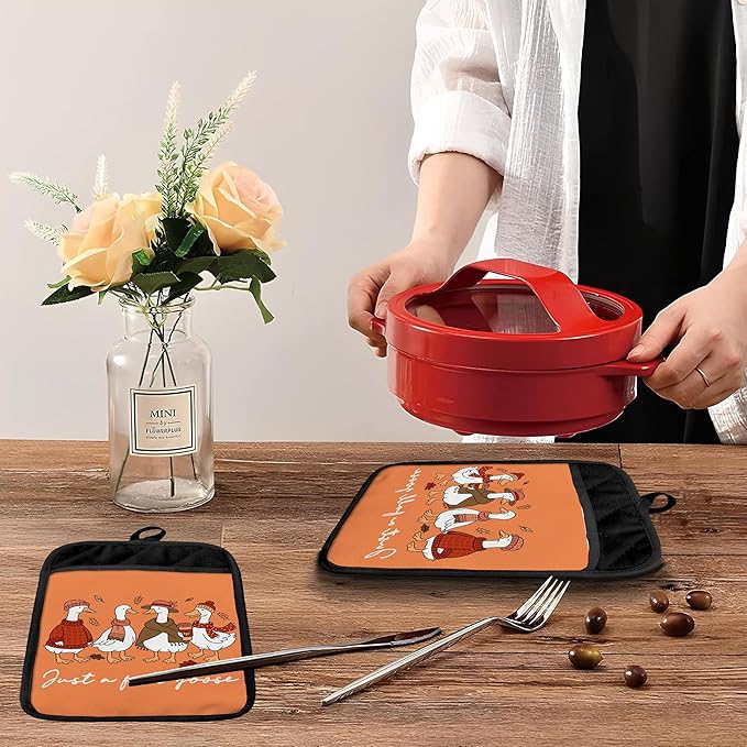 Fall Goose Pot Holders with Pockets, Goose Lover Gifts, Autumn Maple Leaf Funny Cozy Geese Oven Pot Holders Heat Resistant Oven Mitts Hot Pads for Kitchen Baking Cooking