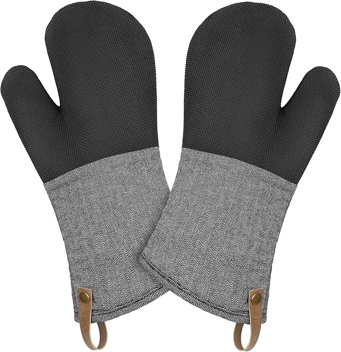 Cuisinart Heritage Kitchen Oven Mitts – Heat-Resistant Mitts for Oven with Non-Slip Neoprene Palm, Long Cuff, and Cotton Filling – Durable Oven Gloves for Cooking, Baking & Grilling (Black Chevron)