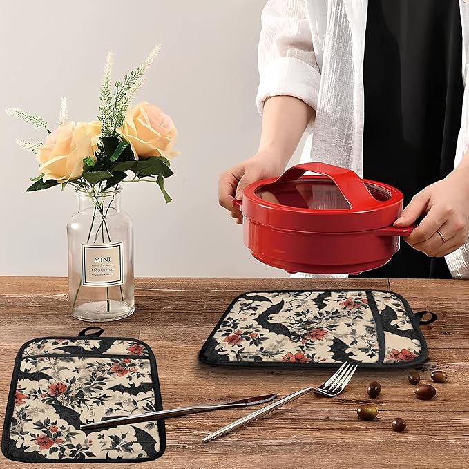 Gothic Halloween Bat Floral Pot Holders with Pockets, Vintage Dark Cottagecore Halloween Oven Pot Holders Heat Resistant Oven Mitts Hot Pads for Kitchen Baking Cooking, Set of 2