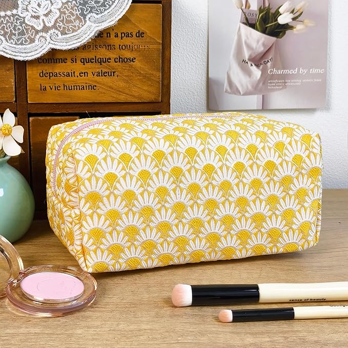 STARDW Aesthetic Floral Makeup Bag with Wrist Strap, Small Cute Cosmetic Pouch for Women with Zipper and Canvas Lining